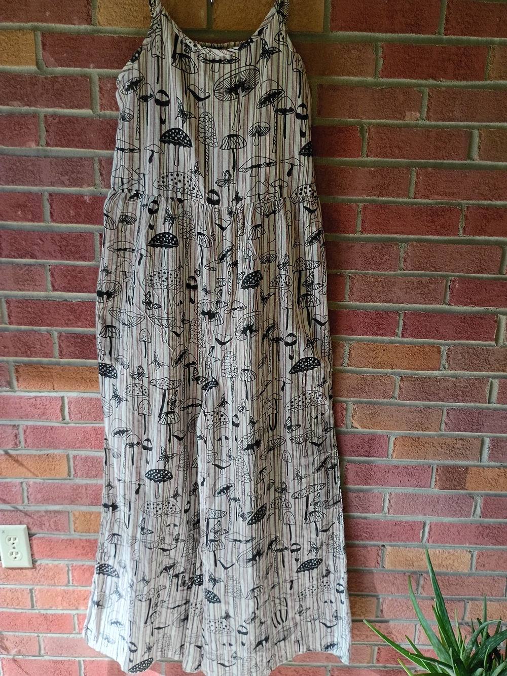 Yak And Yeti Sleeveless Black & White Jumpsuit